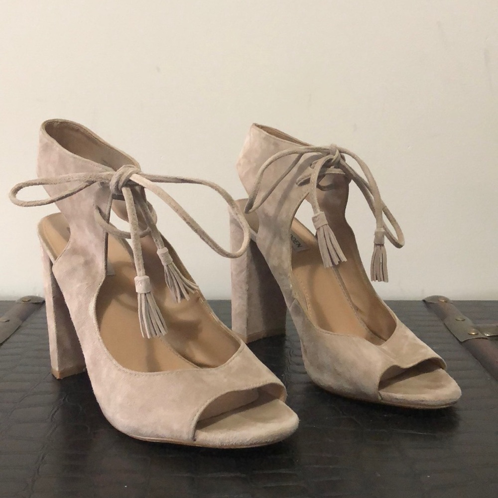 Steve Madden taupe heels